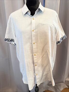 Guess Light Gray Short-Sleeve Button-Down Shirt with Floral Trim